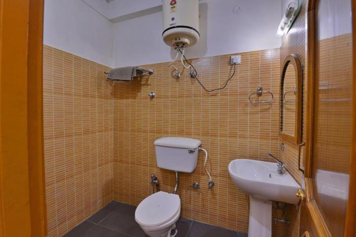 Hotel Ashish Inn Kandāghāt Екстериор снимка