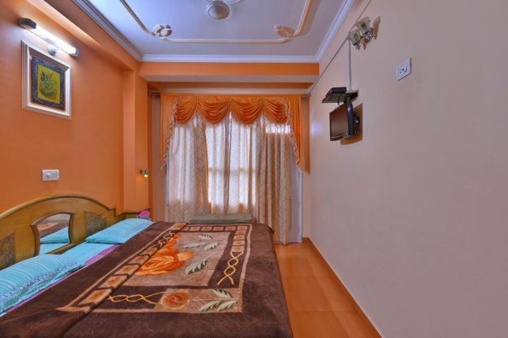 Hotel Ashish Inn Kandāghāt Екстериор снимка