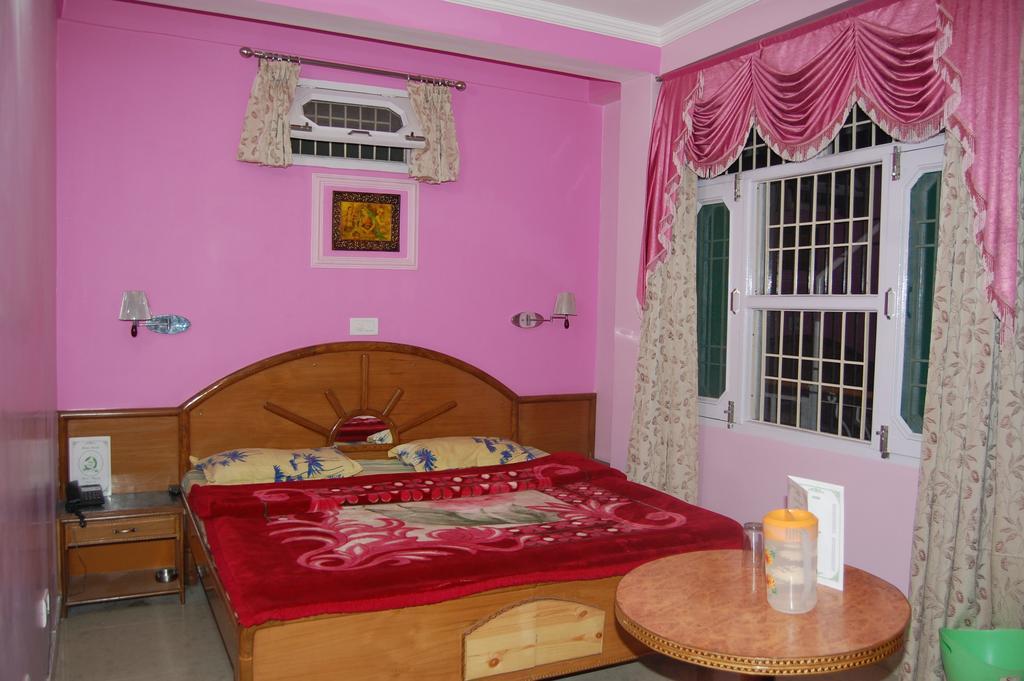 Hotel Ashish Inn Kandāghāt Стая снимка