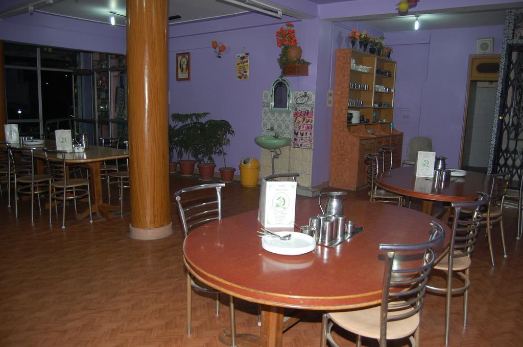 Hotel Ashish Inn Kandāghāt Екстериор снимка